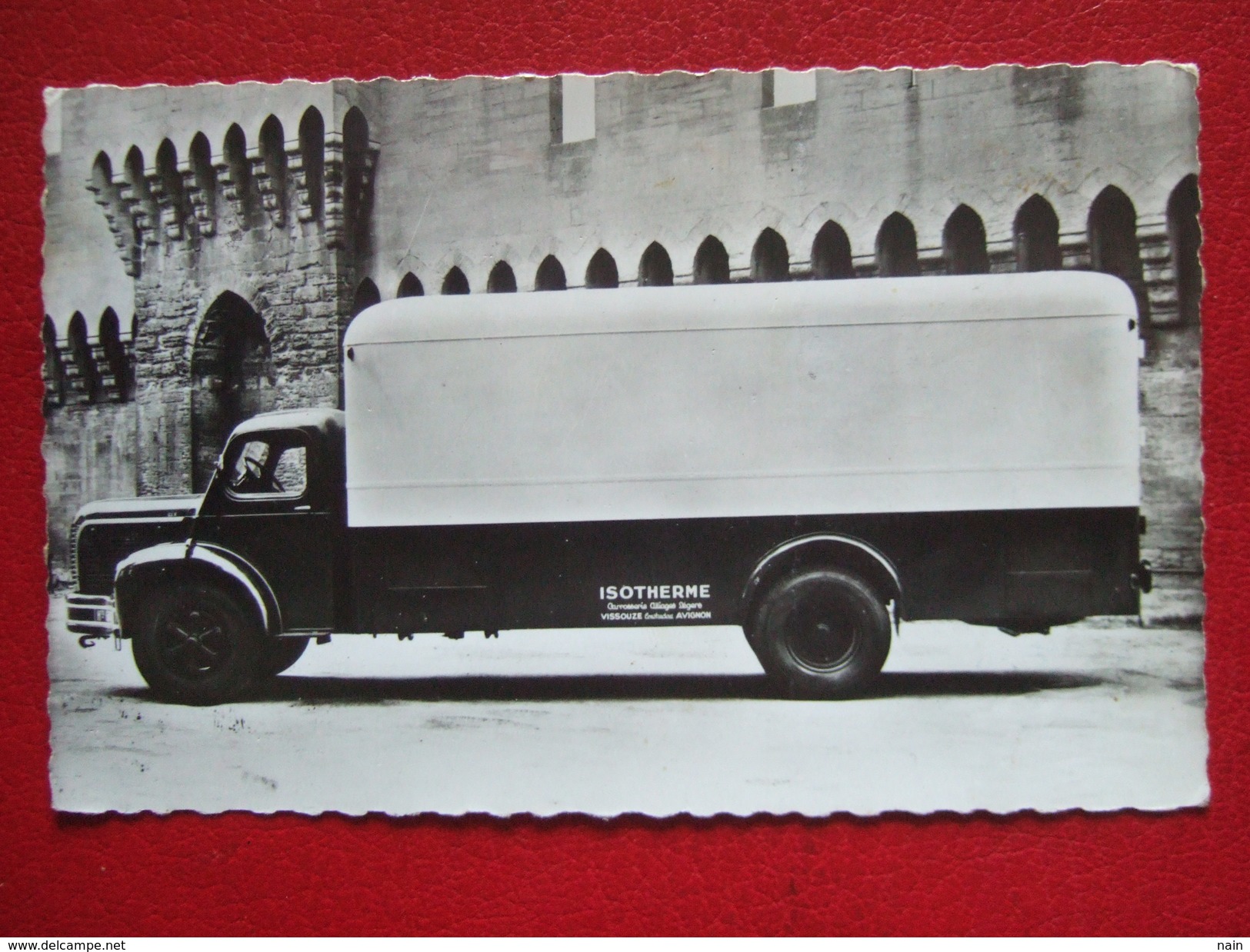 84 - AVIGNON - CAMION ISOTHERME SOUS LES REMPARTS - " CONSTRUCTEUR : VISSOUZE A AVIGNON "  - BELLE CARTE - - Avignon