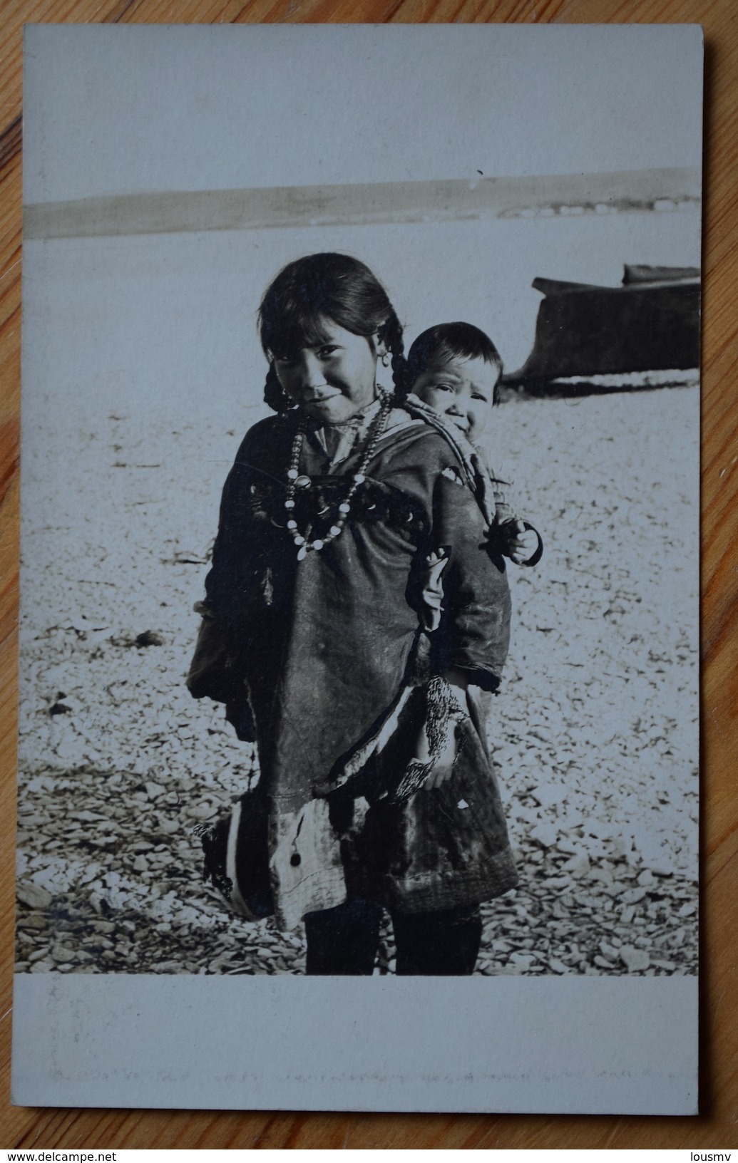 Petite Fille Cheyenne Jouant à La Maman (annotation Manuscrite Au Dos) - Carte Photo Animée : Enfant - (n°7512) - America
