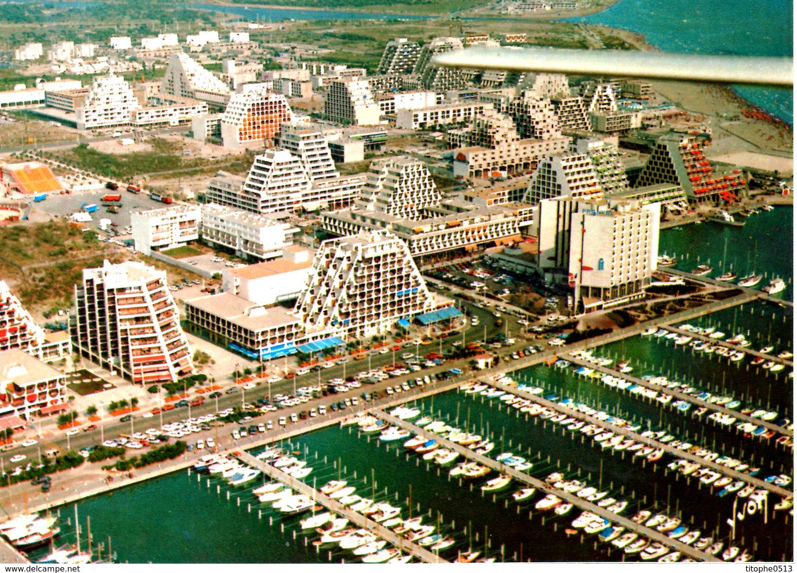 FRANCE. Carte Postale Neuve. La Grande-Motte/Avenue Du Port. - Other & Unclassified