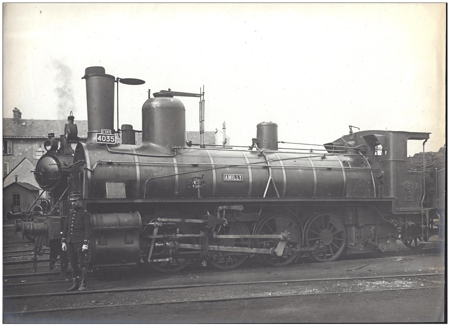 2 Grandes Photos Anciennes Format 29cmx21.5xm Et 28.5cmx20cm Des Machines De L'ETAT Amilly Moutiers - Trains