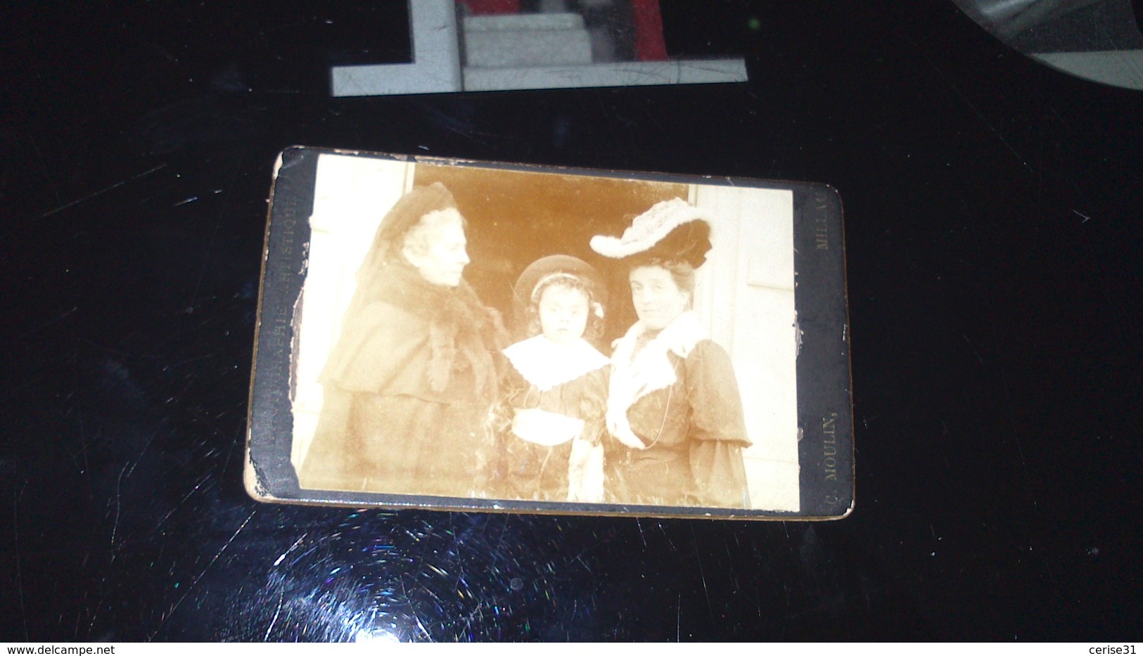 CDV -  Trois Jeunes Femmes (trois Générations) Photographe Moulin à Millau - Anciennes (Av. 1900)