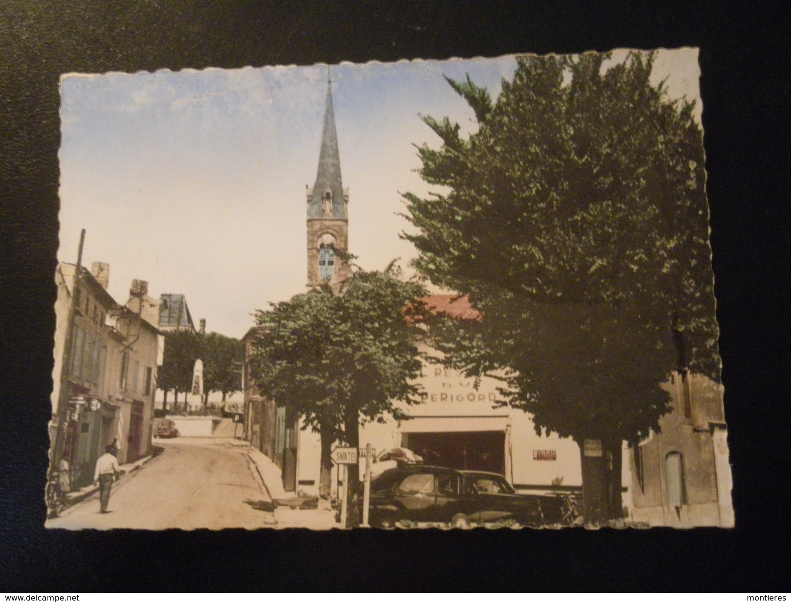 CPSM 17 CHARENTE-MARITIME - MORTAGNE SUR GIRONDE LA PLACE L'EGLISE - Autres & Non Classés