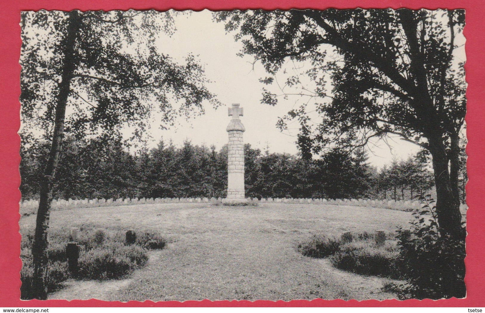 Mariembourg - Cimetière Militaire ( 1914-18 ) - 630 Tombes De Soldats. ( Voir Verso ) - Cimiteri Militari