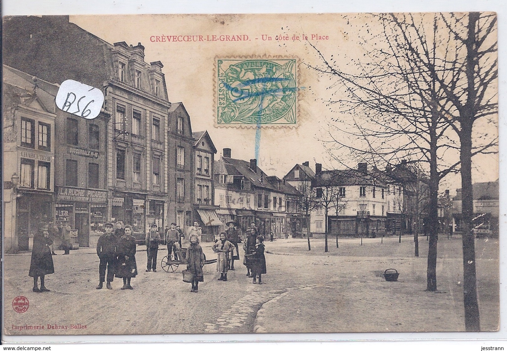 CREVECOEUR-LE-GRAND-- UN COTE DE LA PLACE DEVANT LA RUCHE PICARDE - Crevecoeur Le Grand