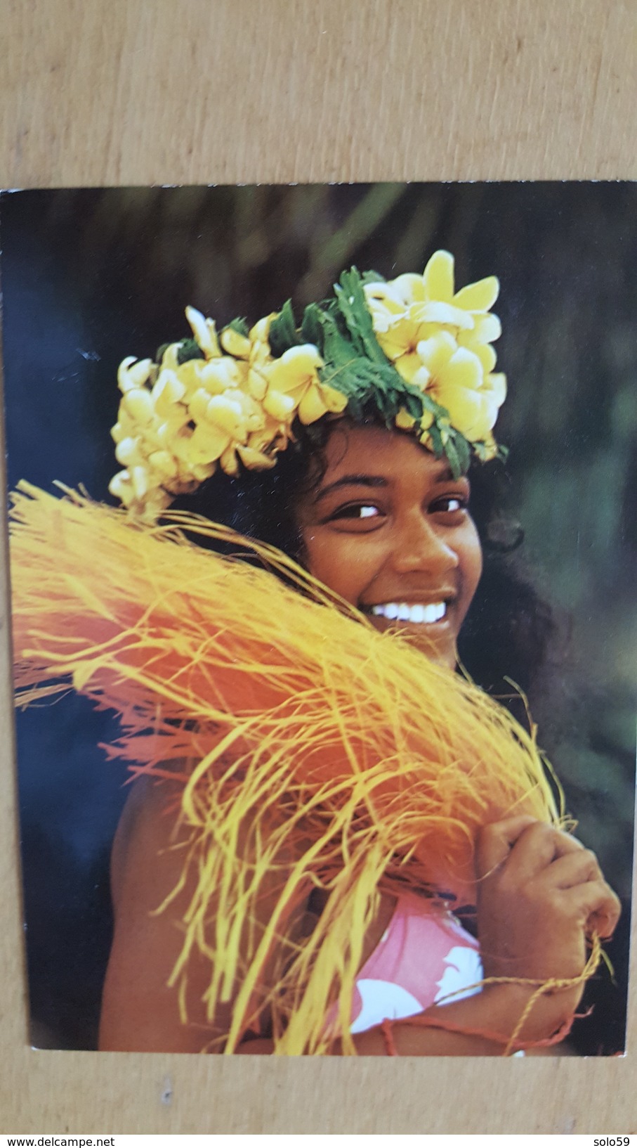 TAHITI UNE FILLE DES ILES Carte Postale Neuve Années 70 Très Bon état Dos Partagé - Polynésie Française