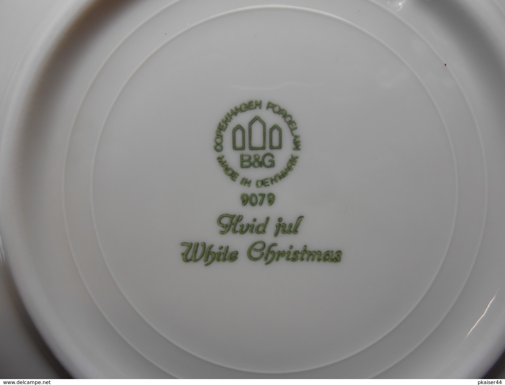 Royal Copenhagen Chrismas Plate 1979 - White Christmas - 1st. Quality - Royal Copenhagen (DNK)