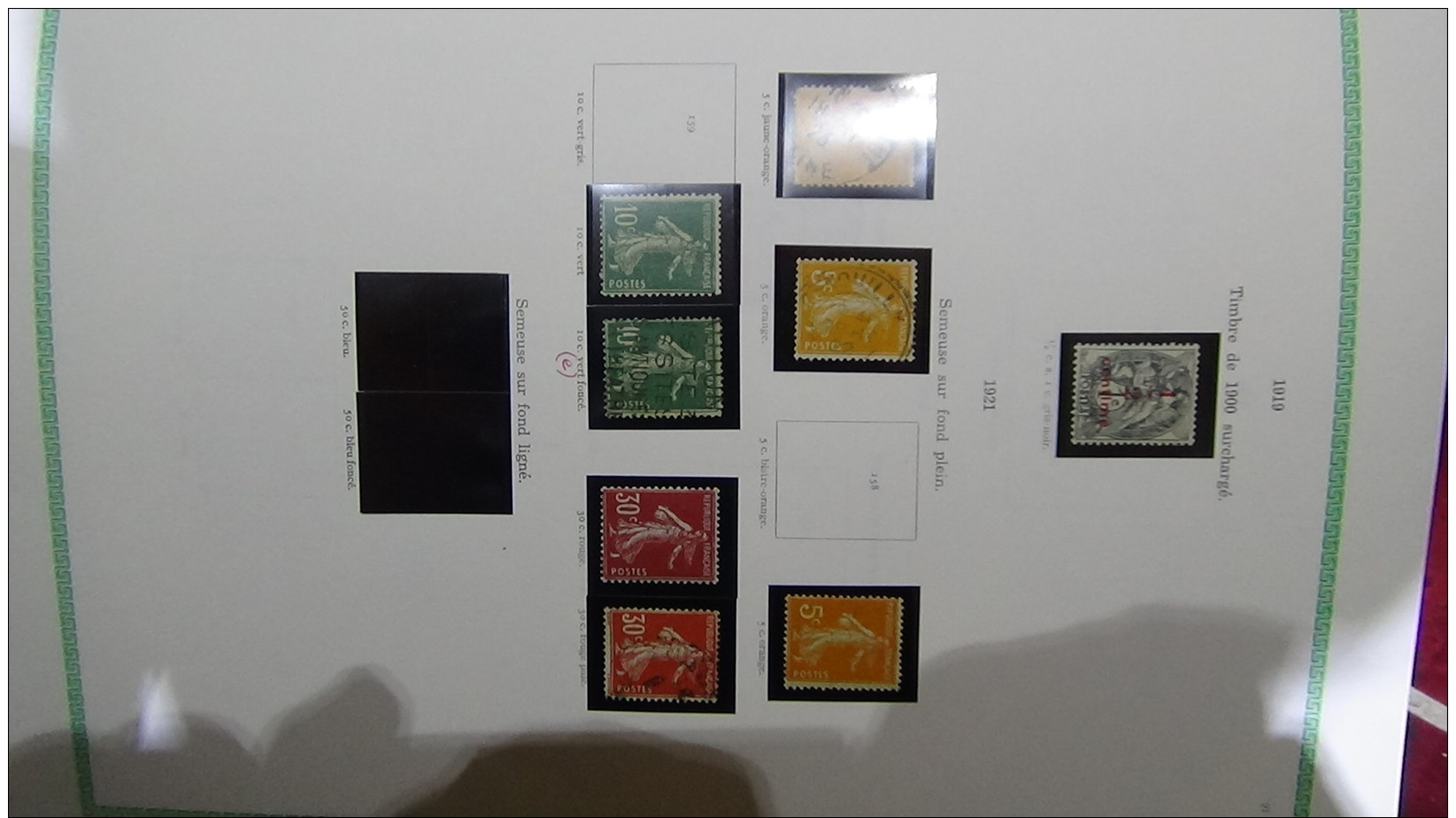 A Album de timbres oblitérés et ** de France dont bonnes petites valeurs années 40. A saisir !!!