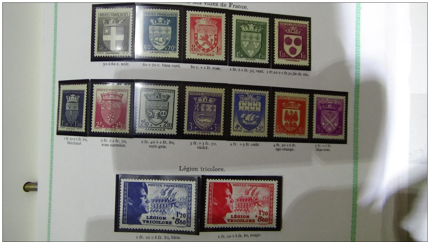 A Album de timbres oblitérés et ** de France dont bonnes petites valeurs années 40. A saisir !!!