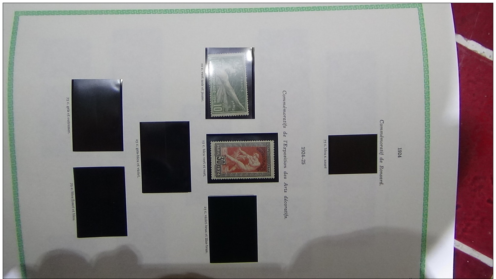 A Album de timbres oblitérés et ** de France dont bonnes petites valeurs années 40. A saisir !!!