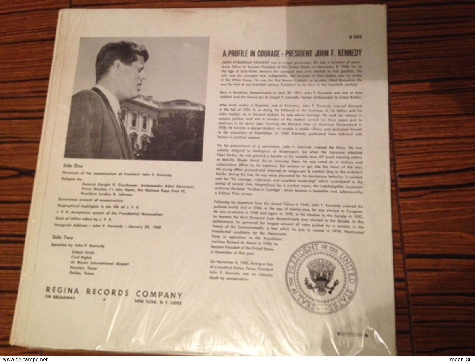 33 T - DISQUE VYNILE -  JFK PRÉSIDENT  John F. KENNEDY 1917 - 1963 Volume One  + MAGAZINE ET DISQUE SONORE  1964 - Limitierte Auflagen