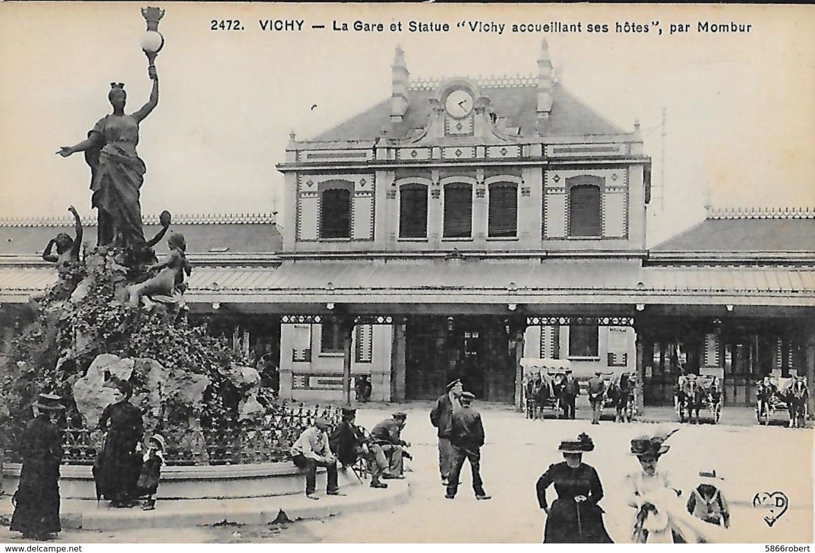 CARTE POSTALE ORIGINALE ANCIENNE : VICHY LA GARE LA STATUE MOMBUR  ANIMEE  ALLIER (03) - Gares - Sans Trains