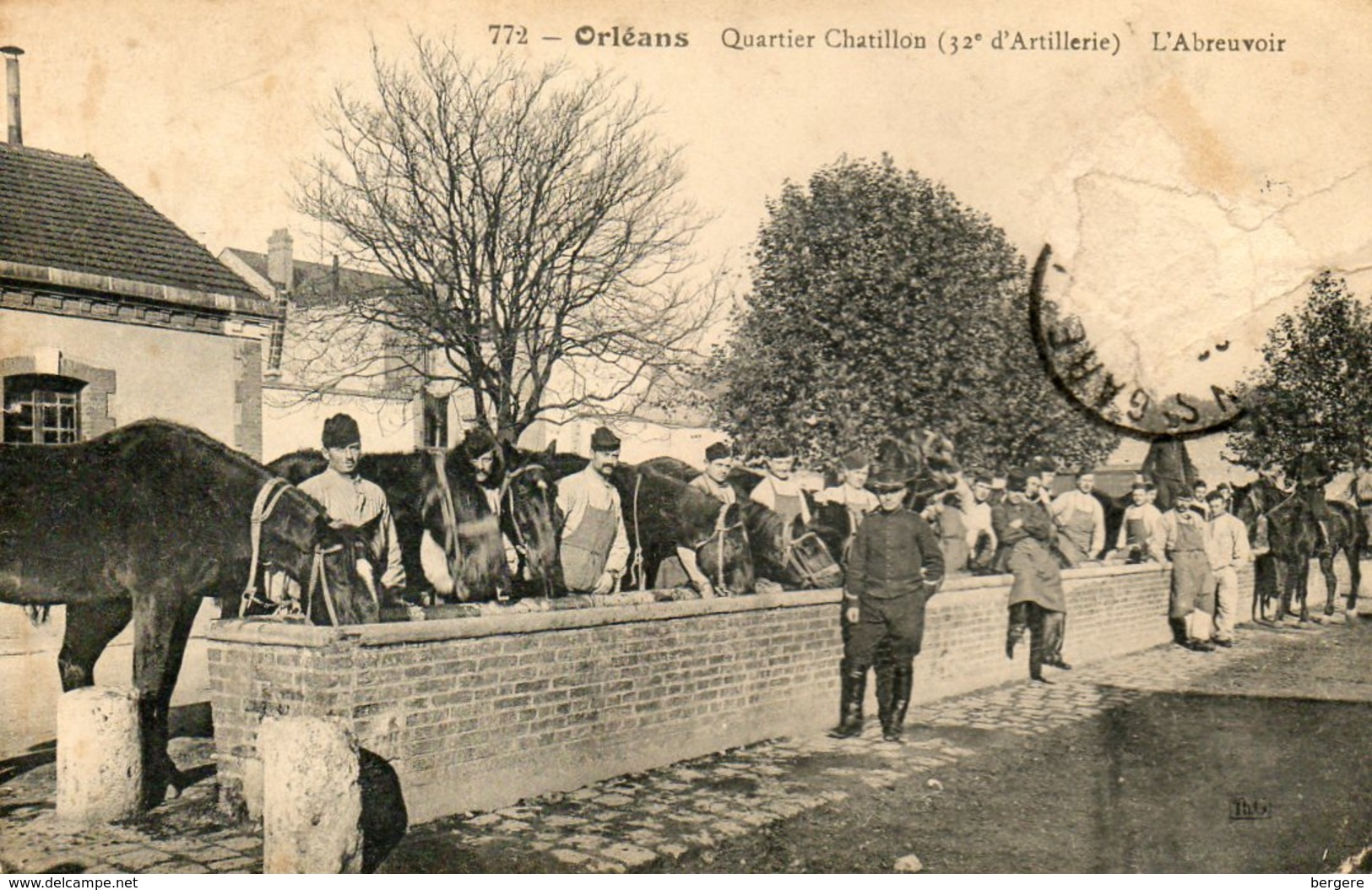 CPA ORLEANS. Quartier Chatillon, 32° D'artillerie, L'abreuvoir à Chevaux. 1913. - Orleans