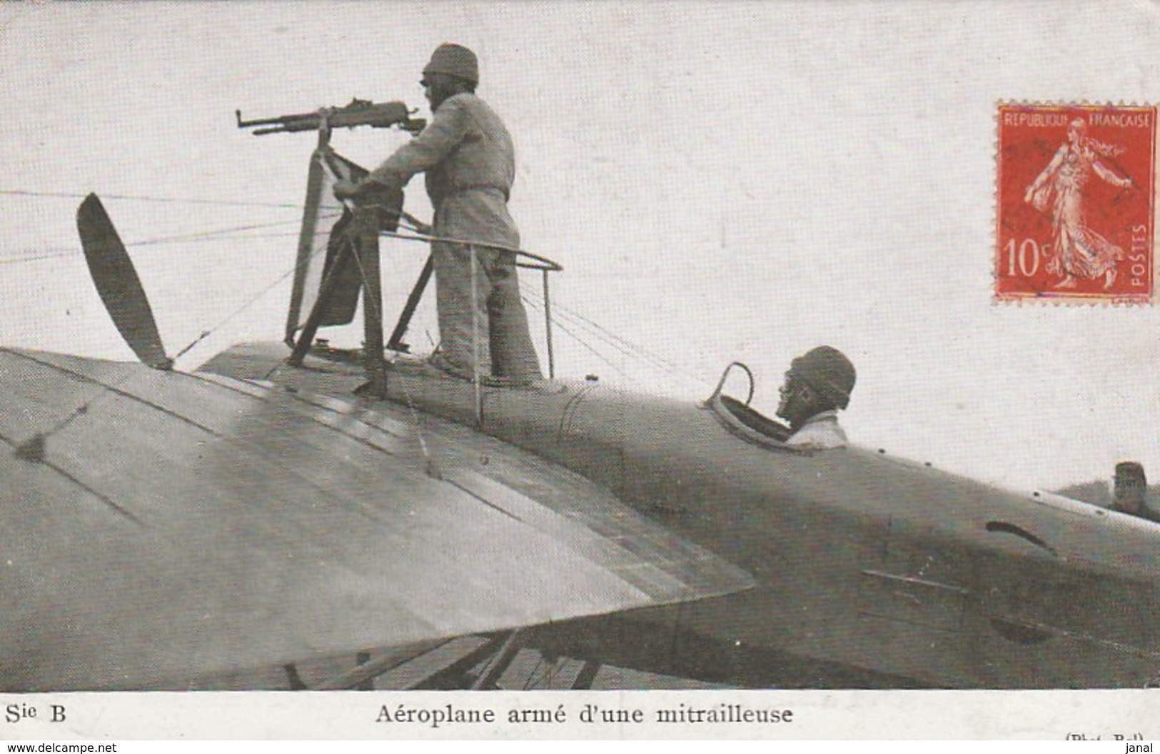 MILITARIA - AEROPLANE ARME D'UNE MITRAILLEUSE - Matériel