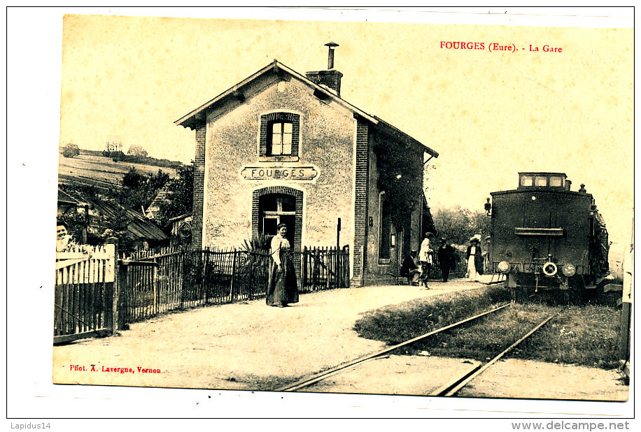 AE 690 / CPA- FOURGES (27)  LA GARE - Fourges