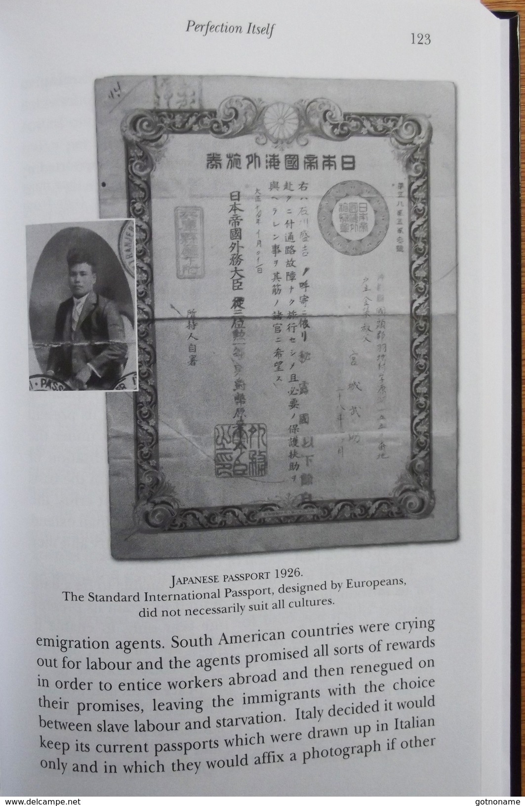 Passeport THE PASSPORT The History of Man's Most Travelled Document, livre texte anglais
