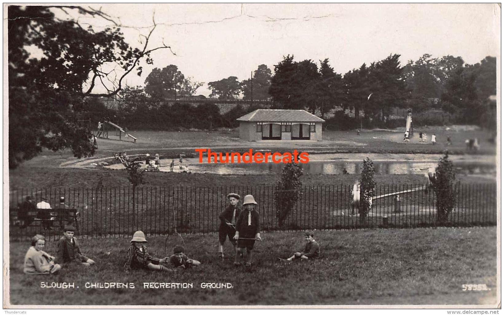 CPA REAL PHOTO POSTCARD SLOUGH CHILDRENS RECREATION GROUND ( CREASE AT TOP OF CARD ) - Buckinghamshire