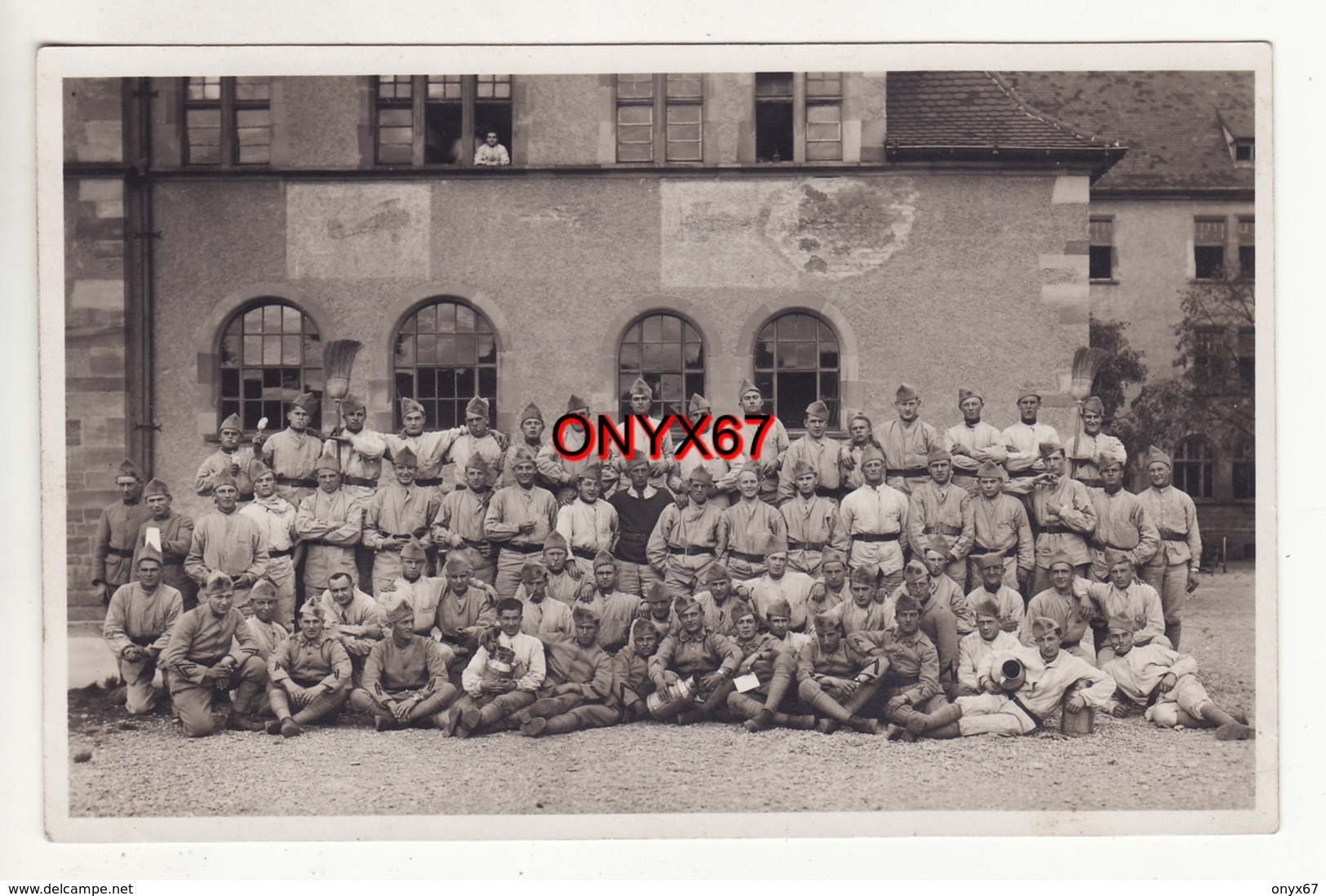 Carte Postale Photo Militaire Français 152 ème Régiment Infanterie De COLMAR (Haut-Rhin) Cour De La Caserne Octobre 1934 - Regimenten