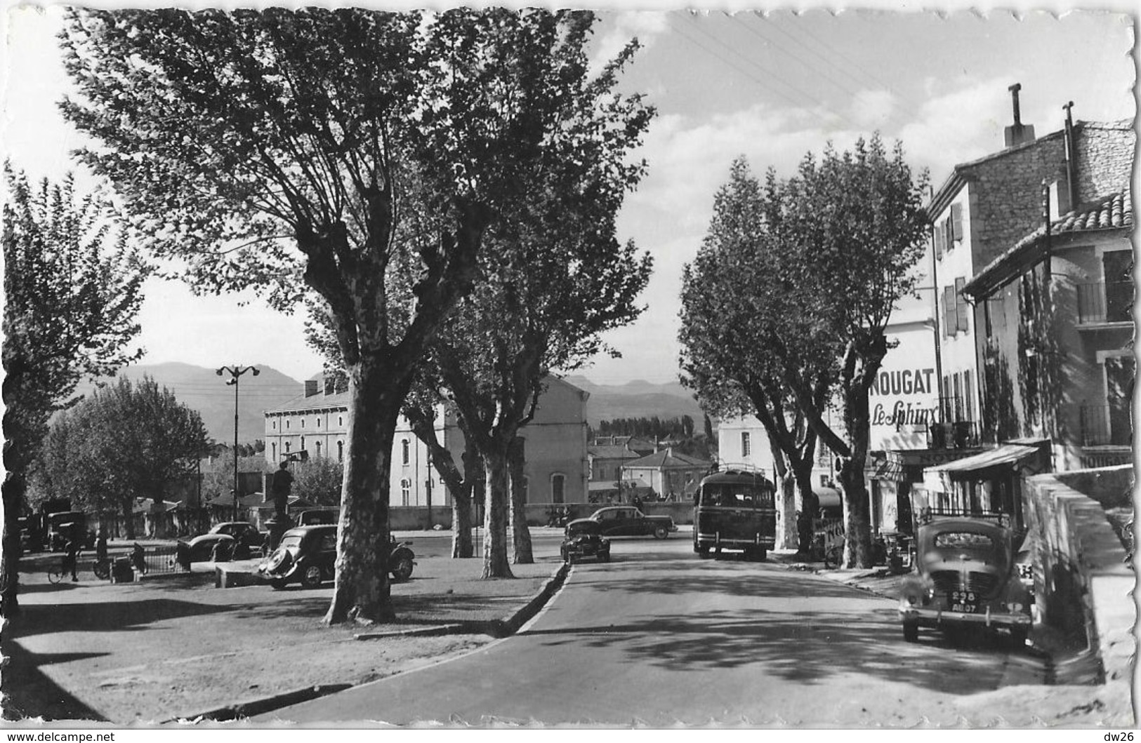 Montélimar (Drôme) - Place St Saint Martin, Vieilles Voitures (4 CV, Autocar) - Edition Glatigny - Montelimar