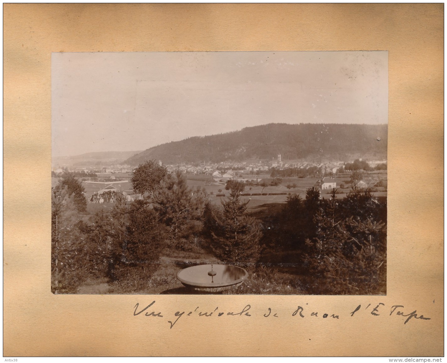 G45 - Photographie - Vue Générale De RAON L'ETAPE - 88 - Vosges - Au Verso "Perdus Dans La Forêt" - Anciennes (Av. 1900)