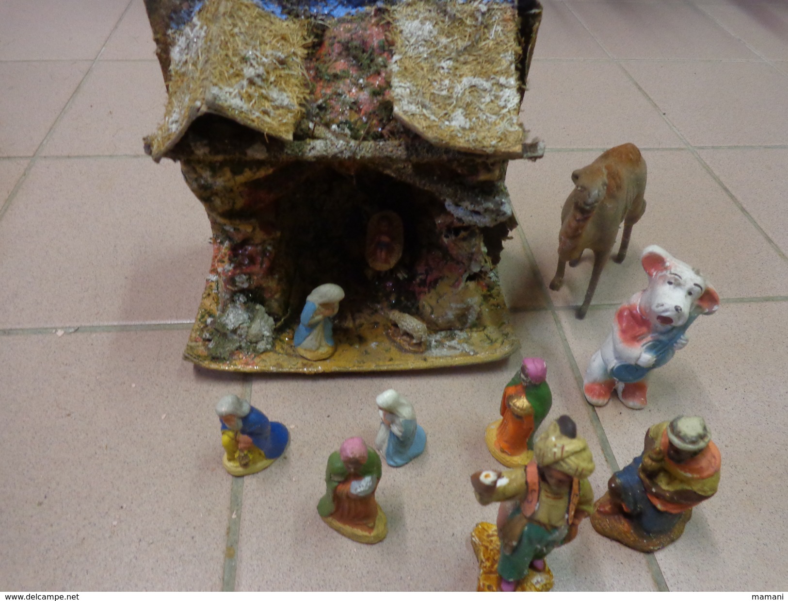 Creche En Carton + Personnage En Terre - Religion &  Esoterik