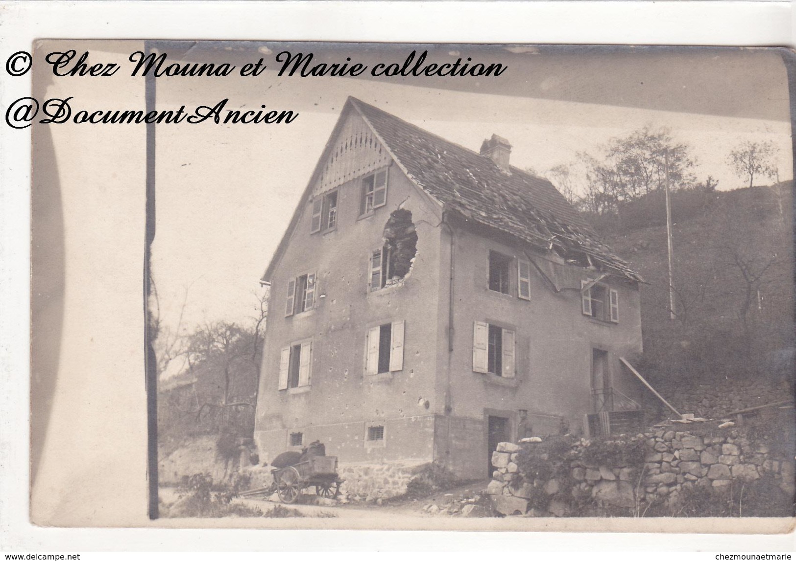 WWI - UNE MAISON CRIBLEE D IMPACTS DE BALLES ET D OBUS VISITEE PAR DES MILITAIRES ALLEMANDS - CARTE PHOTO MILITAIRE - Guerra 1914-18