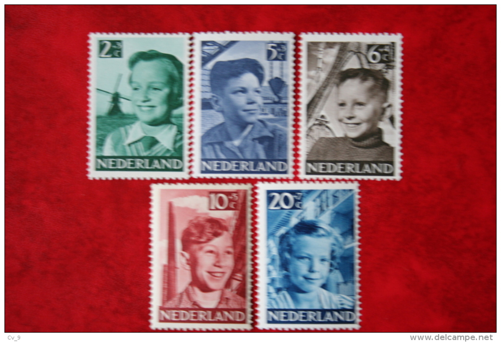 Kinderzegels, Child Welfare Kinder Enfant NVPH 573-577 (Mi 565-569) 1951 POSTFRIS / MNH ** NEDERLAND / NIEDERLANDE - Ungebraucht