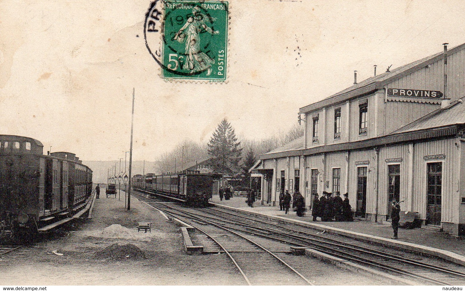 PROVINS 77 Seine Et Marne La Gare (vue Intérieure) - Stations With Trains