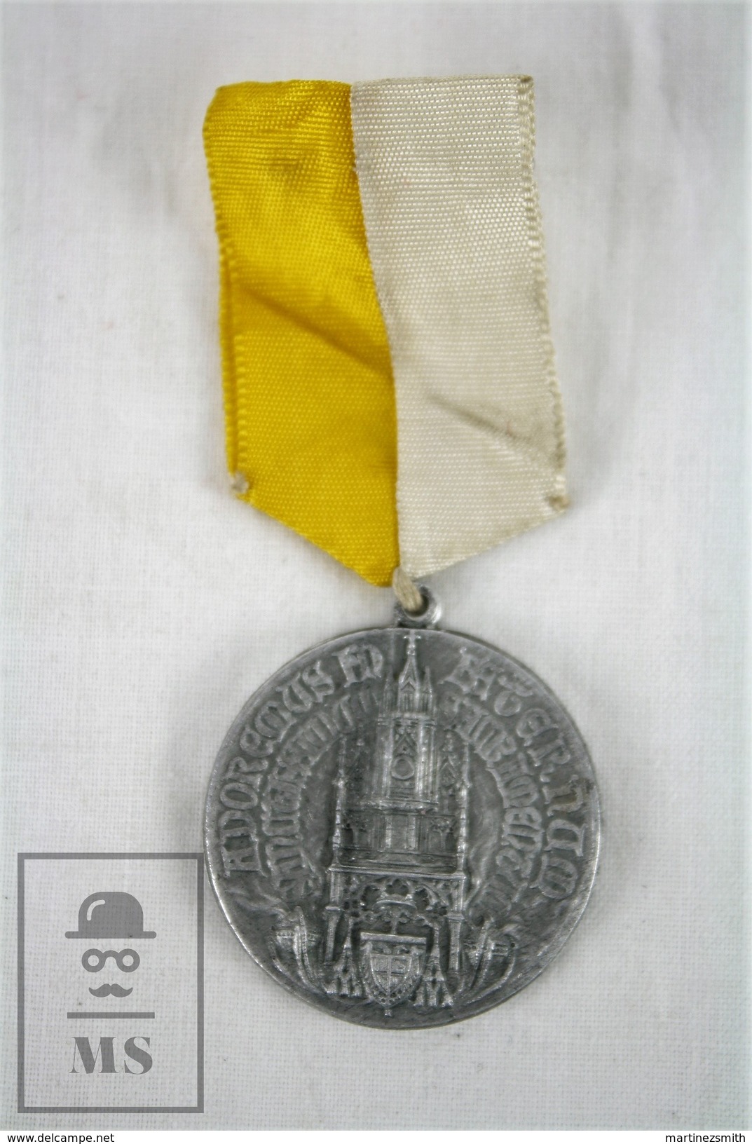 1944 Eucharistic Congress Barcelona Religious Medal - Religión & Esoterismo