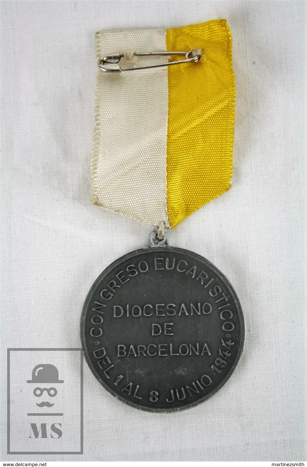 1944 Eucharistic Congress Barcelona Religious Medal - Religión & Esoterismo