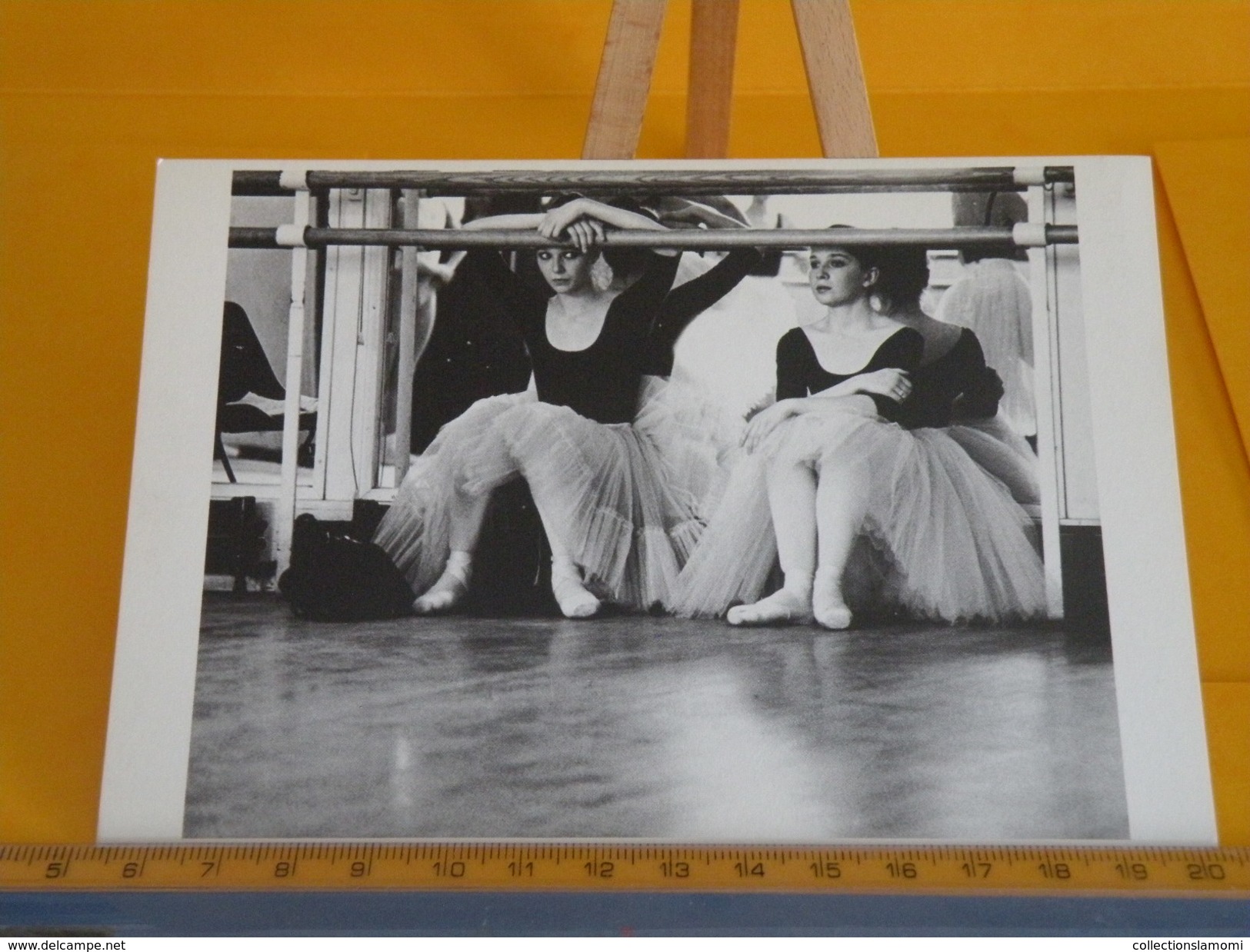 Cartes Postales > Thèmes > Photographie > Les Danseuses Philip Nelson 1980 - Non Circulé - Photographs