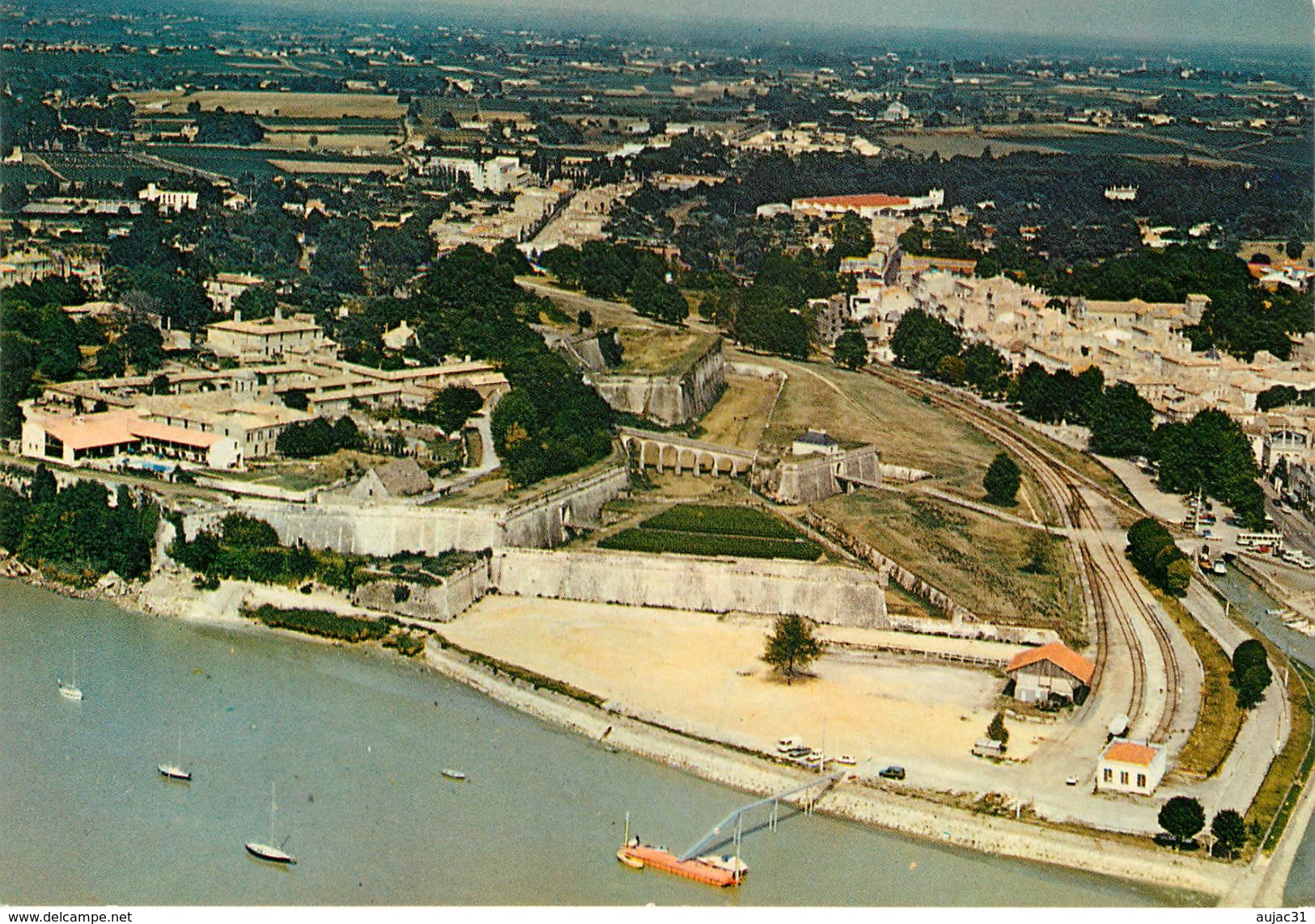 Dép 33 - Chemins De Fer ( Voie Ferrée ) - Blaye - Vue De La Citadelle - Bon état - Blaye