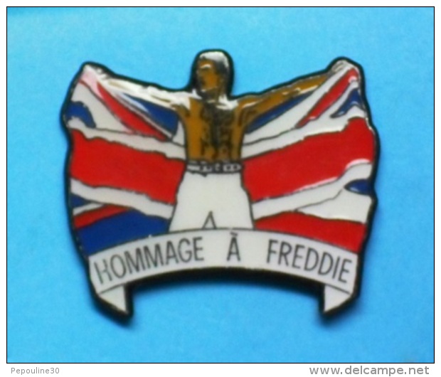 1 PIN'S  //   ** QUEEN  ** HOMMAGE A FREDDIE ** Né Le 05 0946  Parti Le 241191 ** .  (&copy; Qualité Collectors Série Li - Celebrities