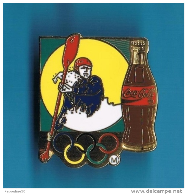 1 PIN'S  //   ** COCA COLA ** JO ** CANOÉ KAYAK ** . (Worldwide Olympic Sponsors &reg; C.O.A. A.O.C. Artiss-Regina) - Coca-Cola