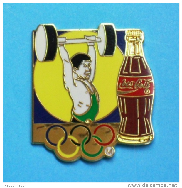 1 PIN'S  //   ** COCA COLA ** JO ** HALTÉROPHILIE ** . (Worldwide Olympic Sponsors &reg; C.O.A. A.O.C. Artiss-Regina) - Coca-Cola