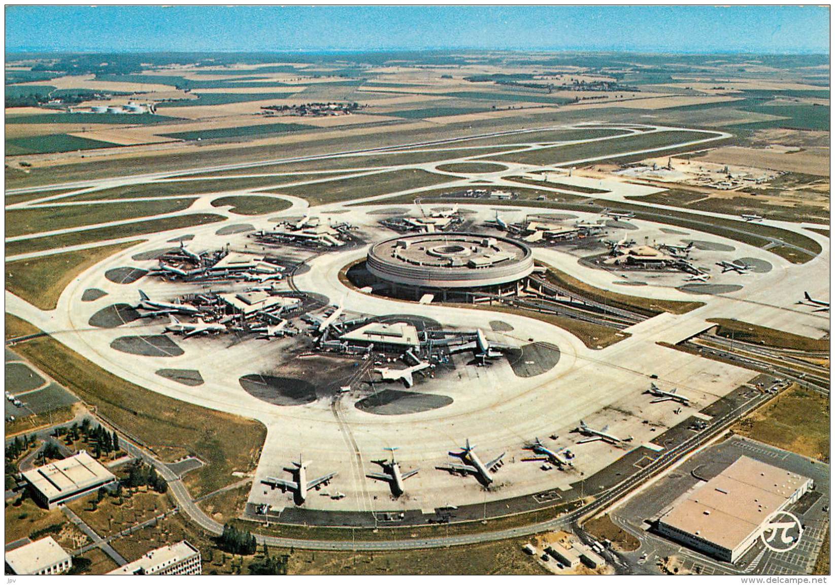 VUE GENERALE DE L'AEROPORT CHARLES DE GAULLE. ROISSY EN FRANCE. - Aerodrome