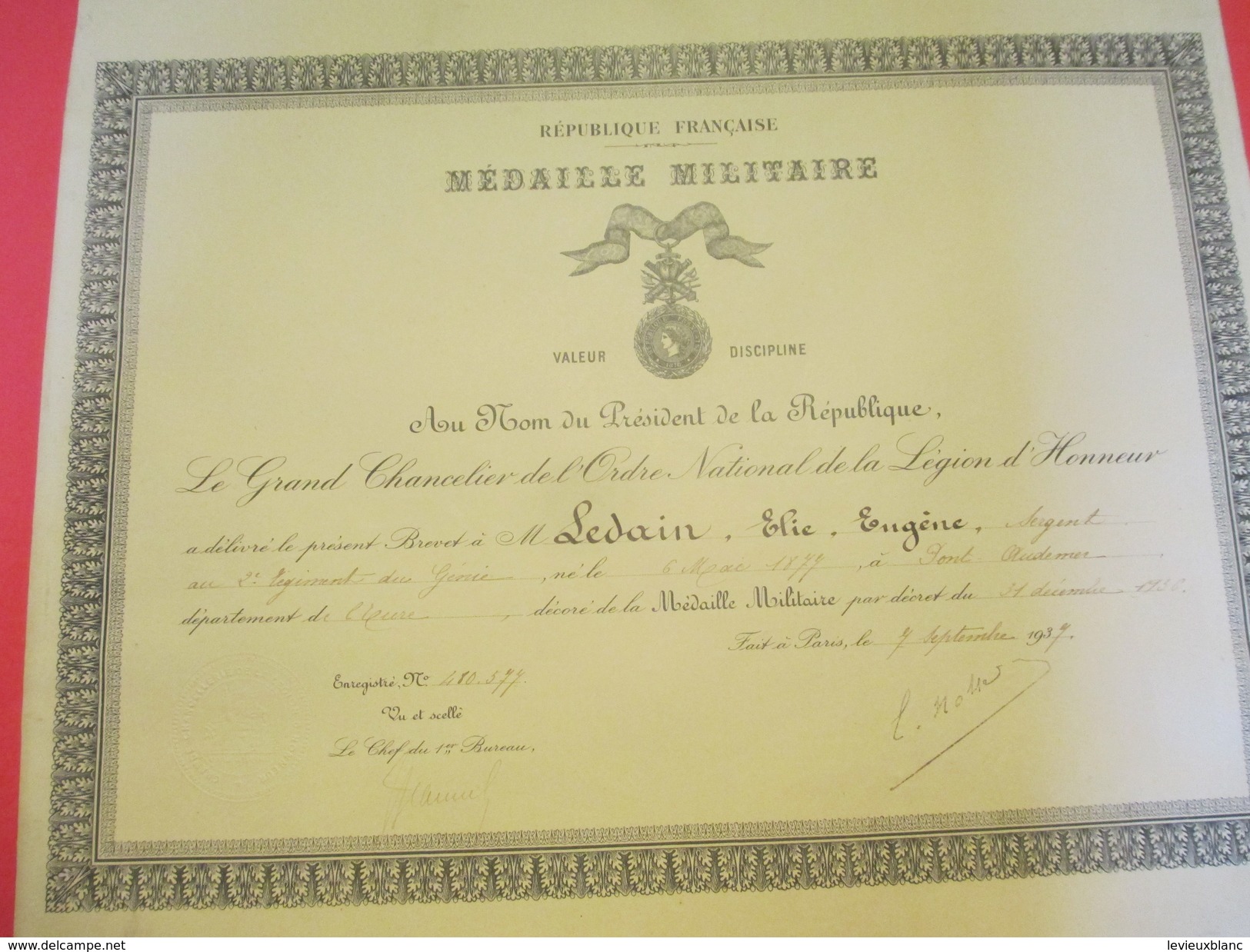 Diplôme/RF/Médaille Militaire/Ordre National De La Légion D'Honneur/LEDAIN/Sergent/Pont Audemer/Eure/1937 DIP194 - Diploma & School Reports