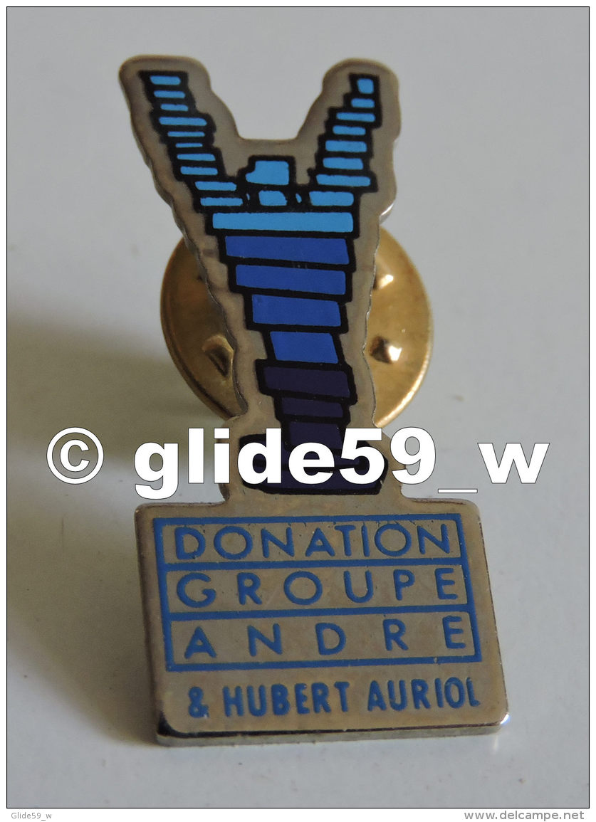 Pin's Donation Groupe André Et Hubert Auriol - Autres & Non Classés