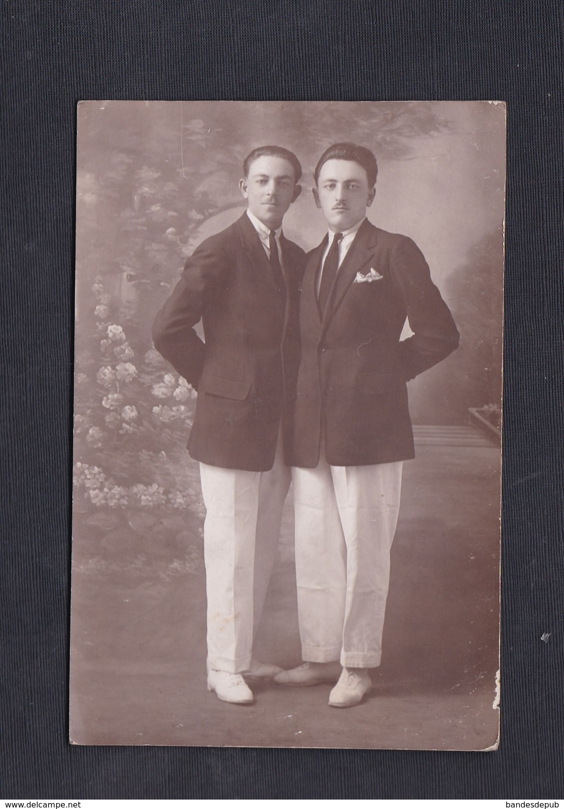 Carte Photo Varennes Paris 15 - Couple Hommes Habillés à L'identique Jeune Homme - Photographie