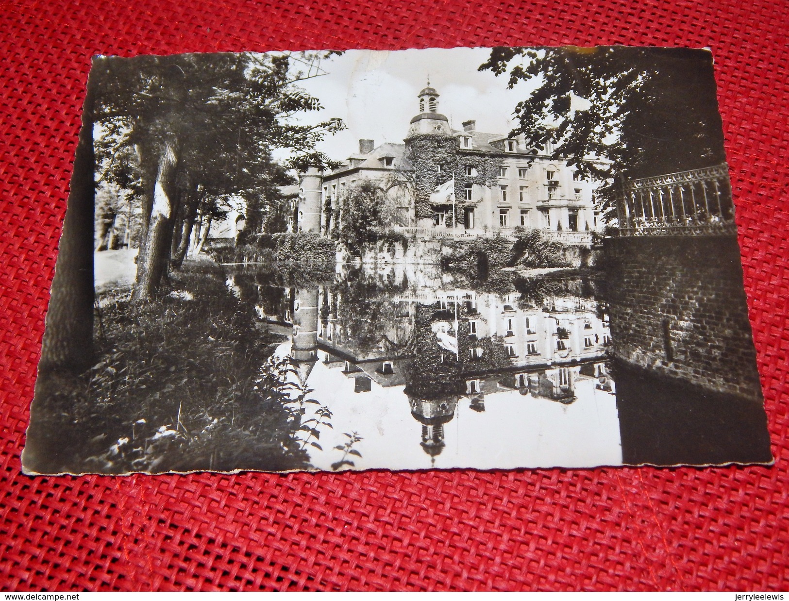 AISCHE-EN-REFAIL  -  Camp Governor  - Vue Du Château Et Des Douves - Eghezée