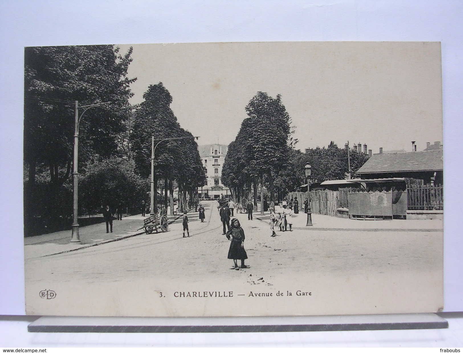 08 - CHARLEVILLLE - AVENUE DE LA GARE - ANIMEE - 1919 - Charleville