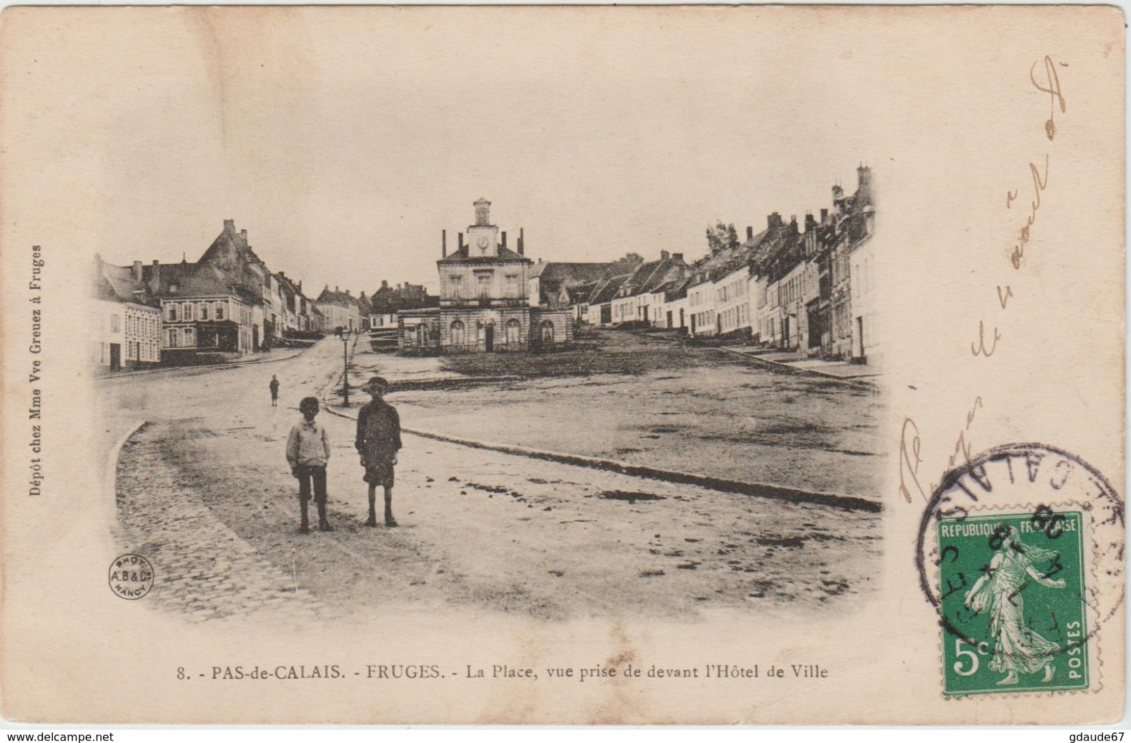 FRUGE (62) - LA PLACE - VUE PRISE DE DEVANT L'HOTEL DE VILLE - Fruges