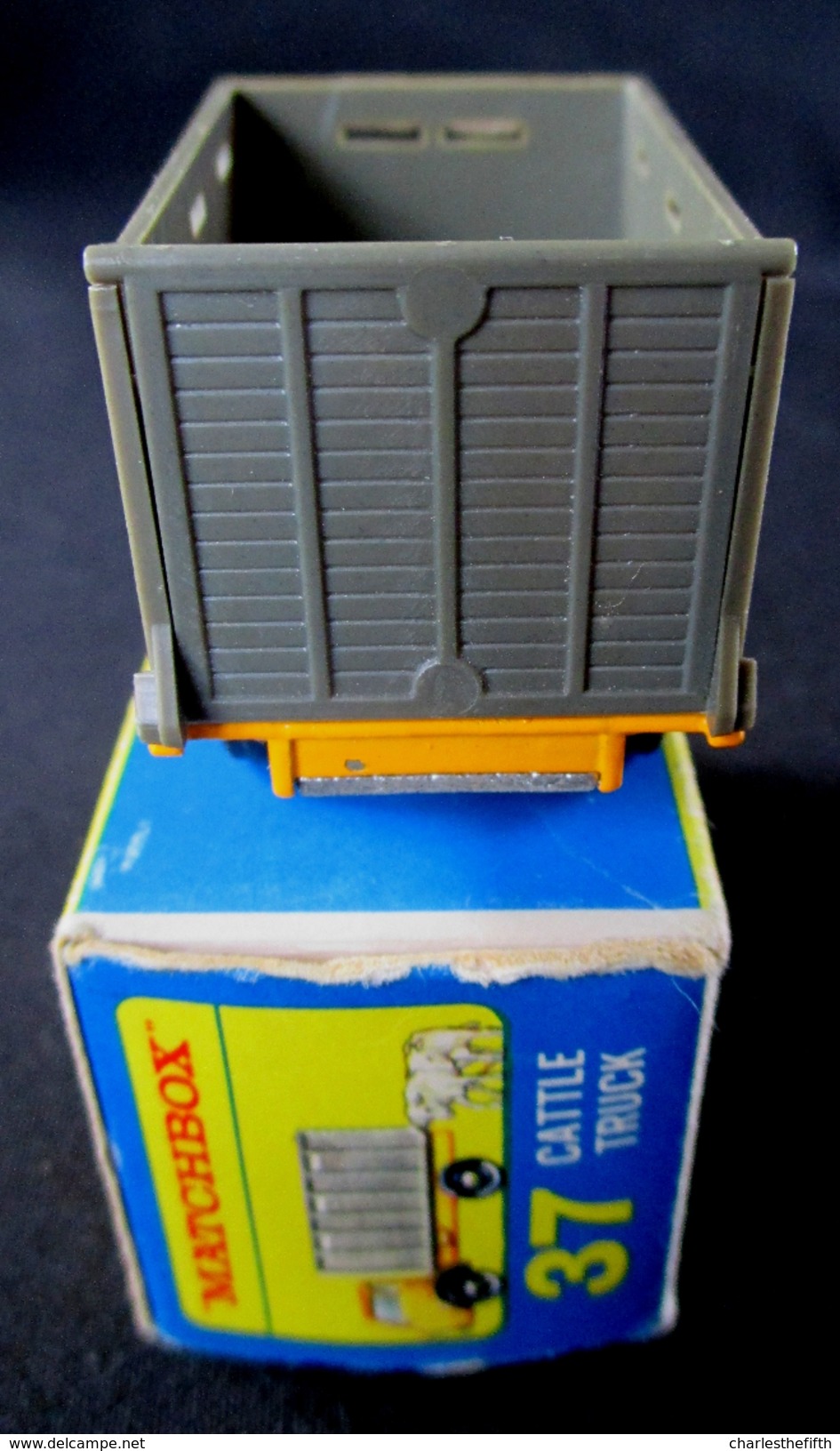 LESNEY - MATCHBOX *** NR 37 - CATTLE TRUCK  -  ORIGINAL BOX - VOITURE CONDITION A - EN BOITE ORIGINALE *** 1966 - Jouets Anciens