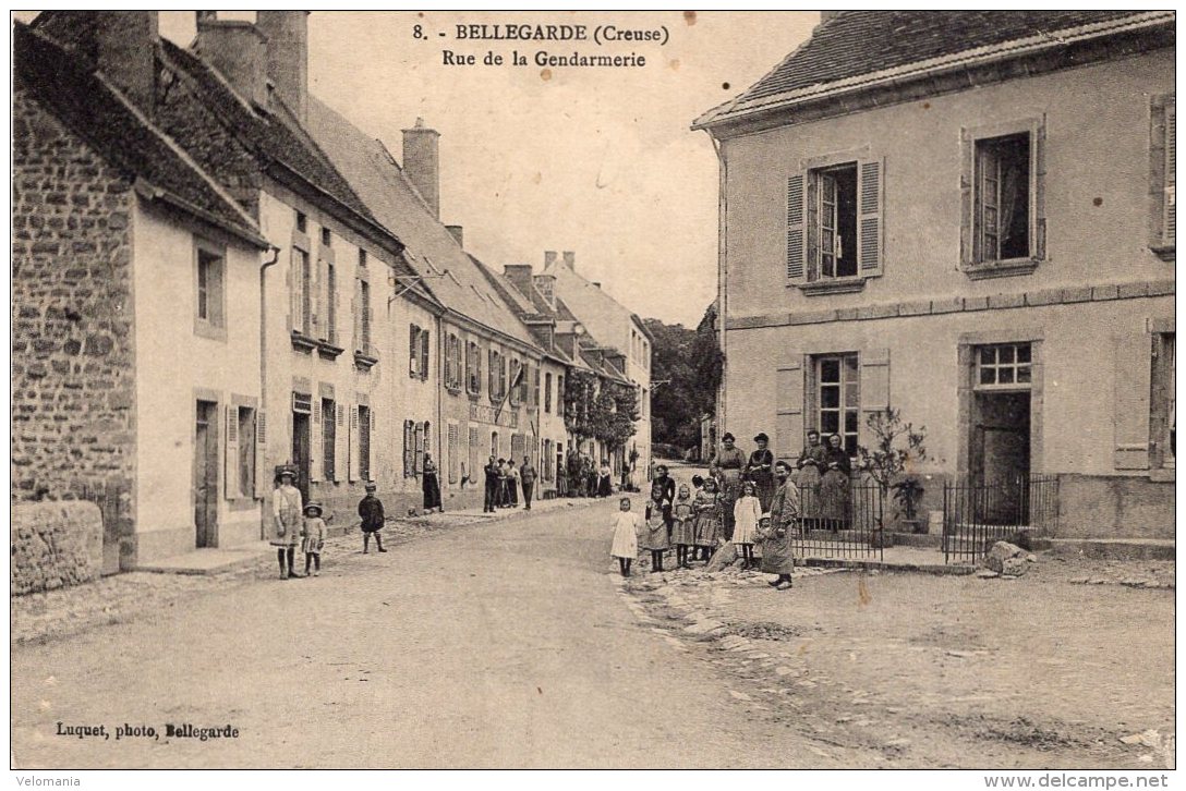 V6478 Cpa 23 Bellegarde - Rue De La Gendarmerie - Bellegarde