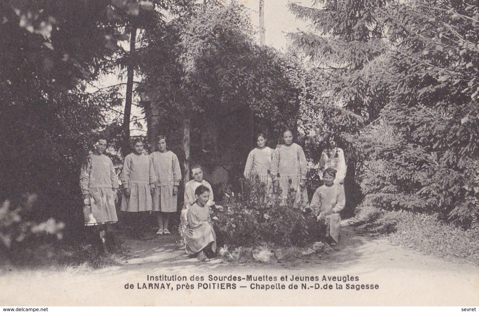 LARNAY, Près POITIERS. - Institution Des Sourdes-Muettes Et Des Jeunes Aveugles -  Chapelle De N.-D. De La Sagesse - Scuole