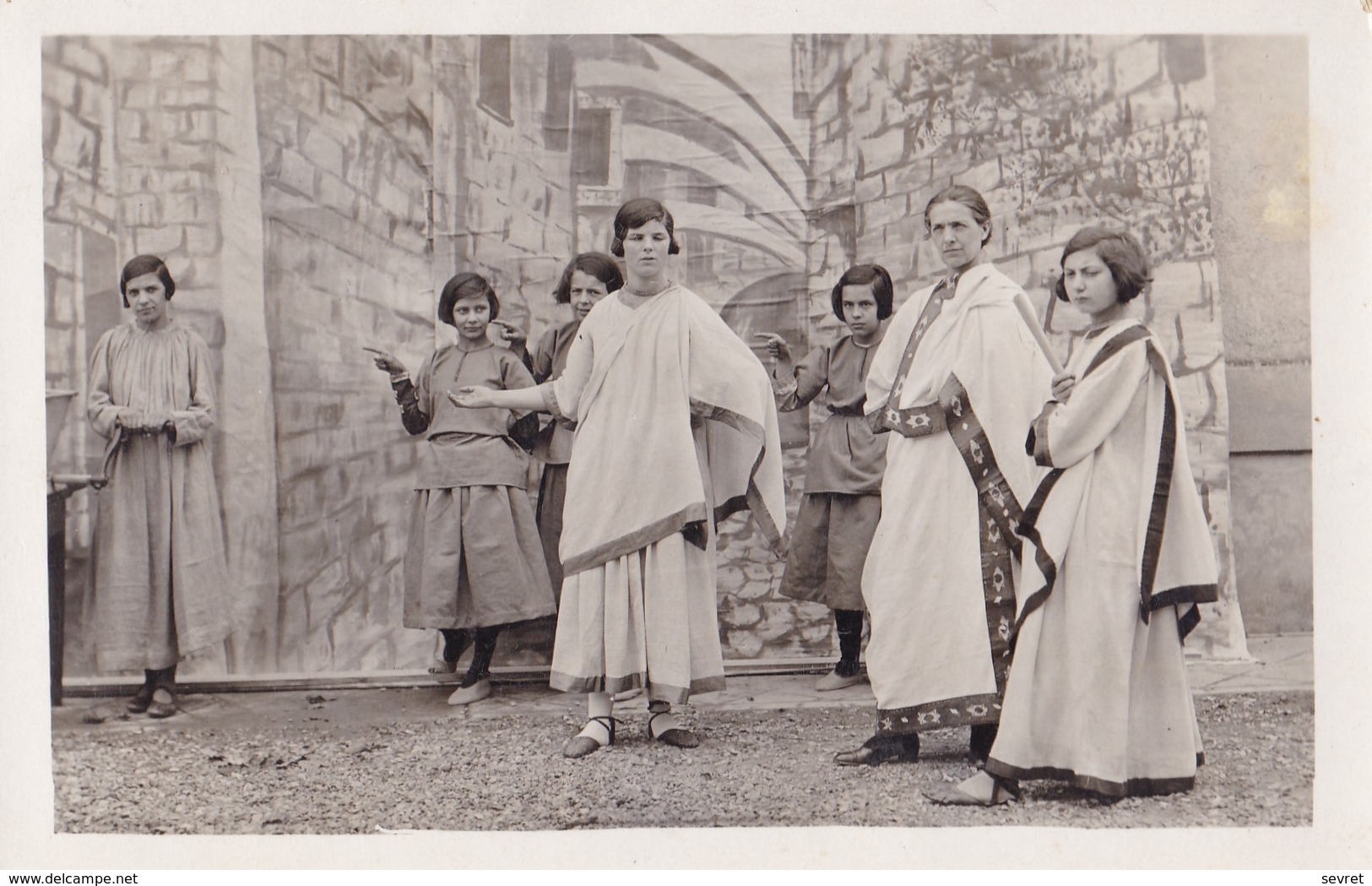 LARNAY. - Souvenir Du Centenaire De L'Institution (14 Juin 1933) - Carte- Photo RARE - Ecoles