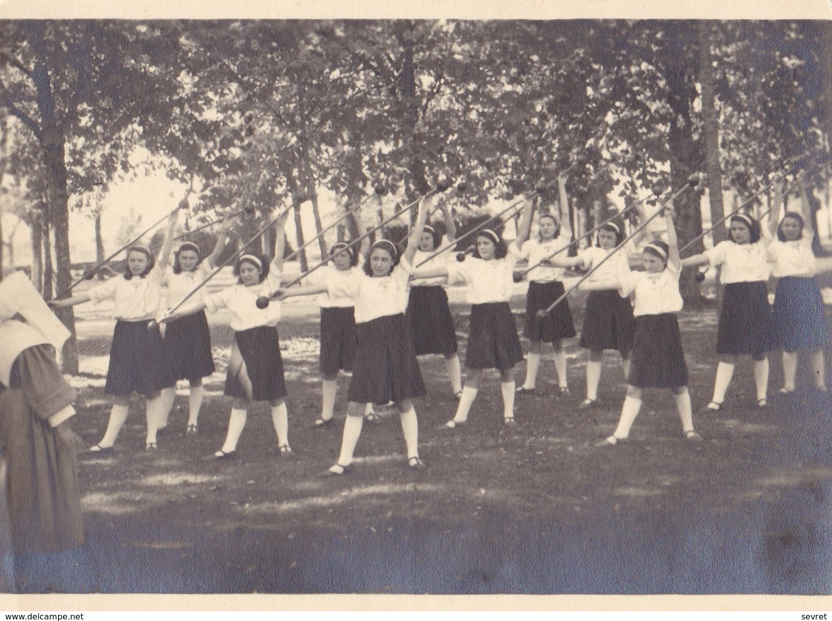 LARNAY. - Institution Des Sourdes-Muettes Et Jeunes Aveugles. Carte-Photo Grd Format RARE. La Gymnastique - Ecoles