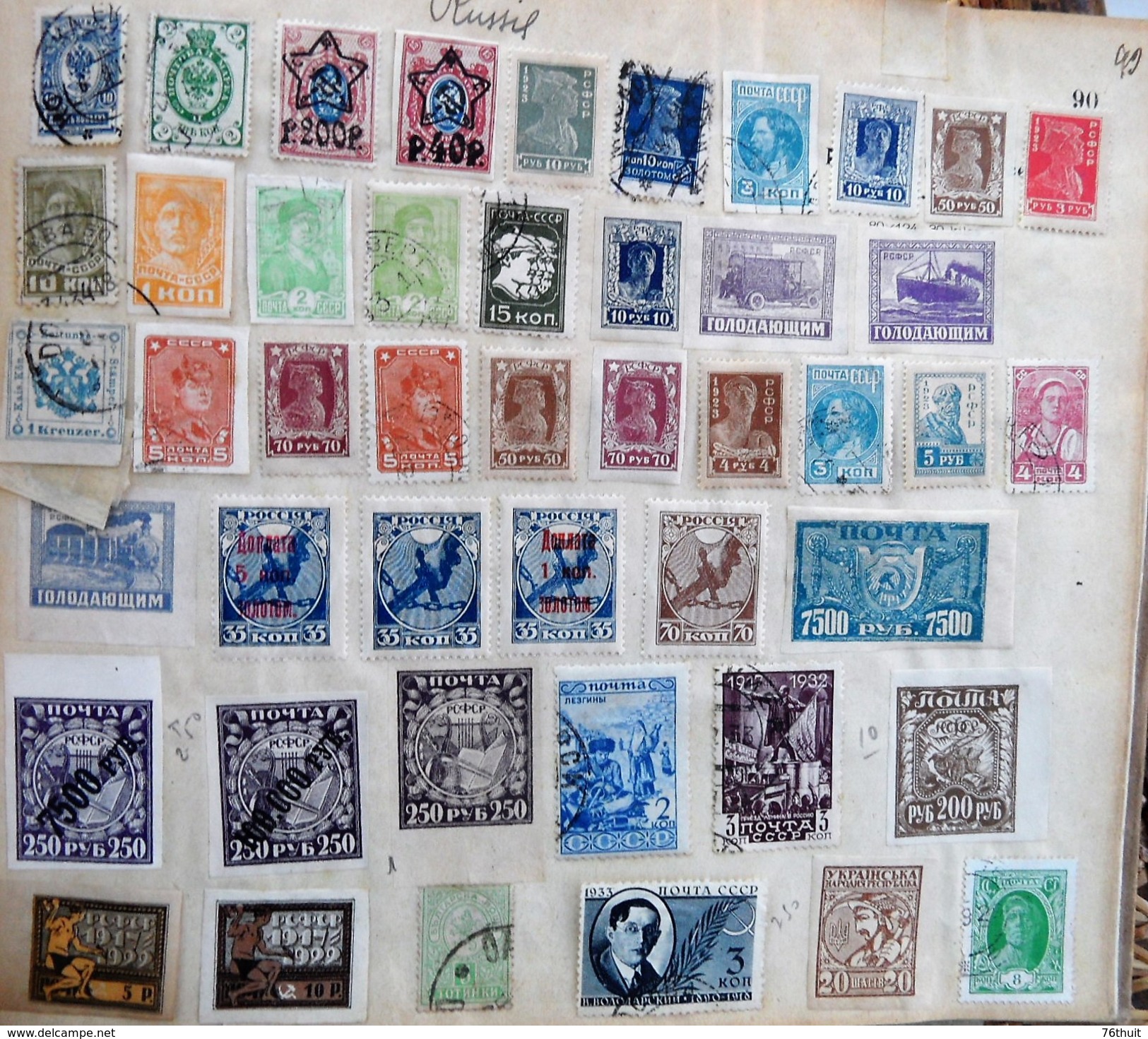 Album De Timbres Poste Fait Main - Timbres Oblitérés Avec Charnière, Voire Collés - 860 Timbres Environ - Tous Pays - Collections (en Albums)