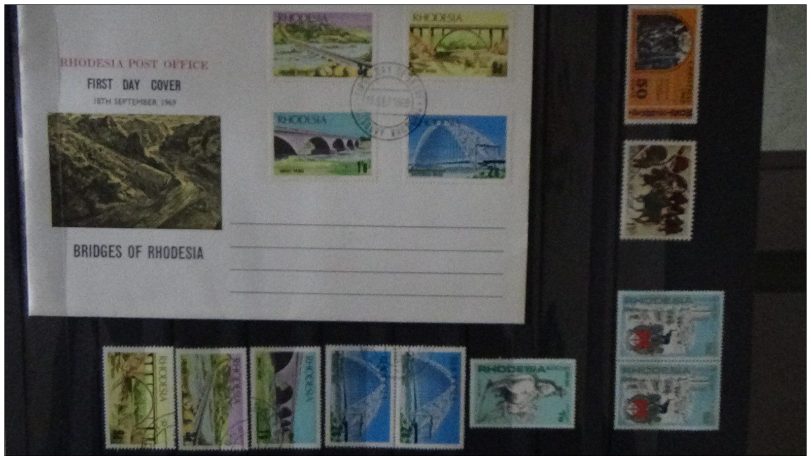 M Gros Album De Timbres Et Blocs ** Du Monde Dont France. Très Belle Côte  !!! - Collections (en Albums)