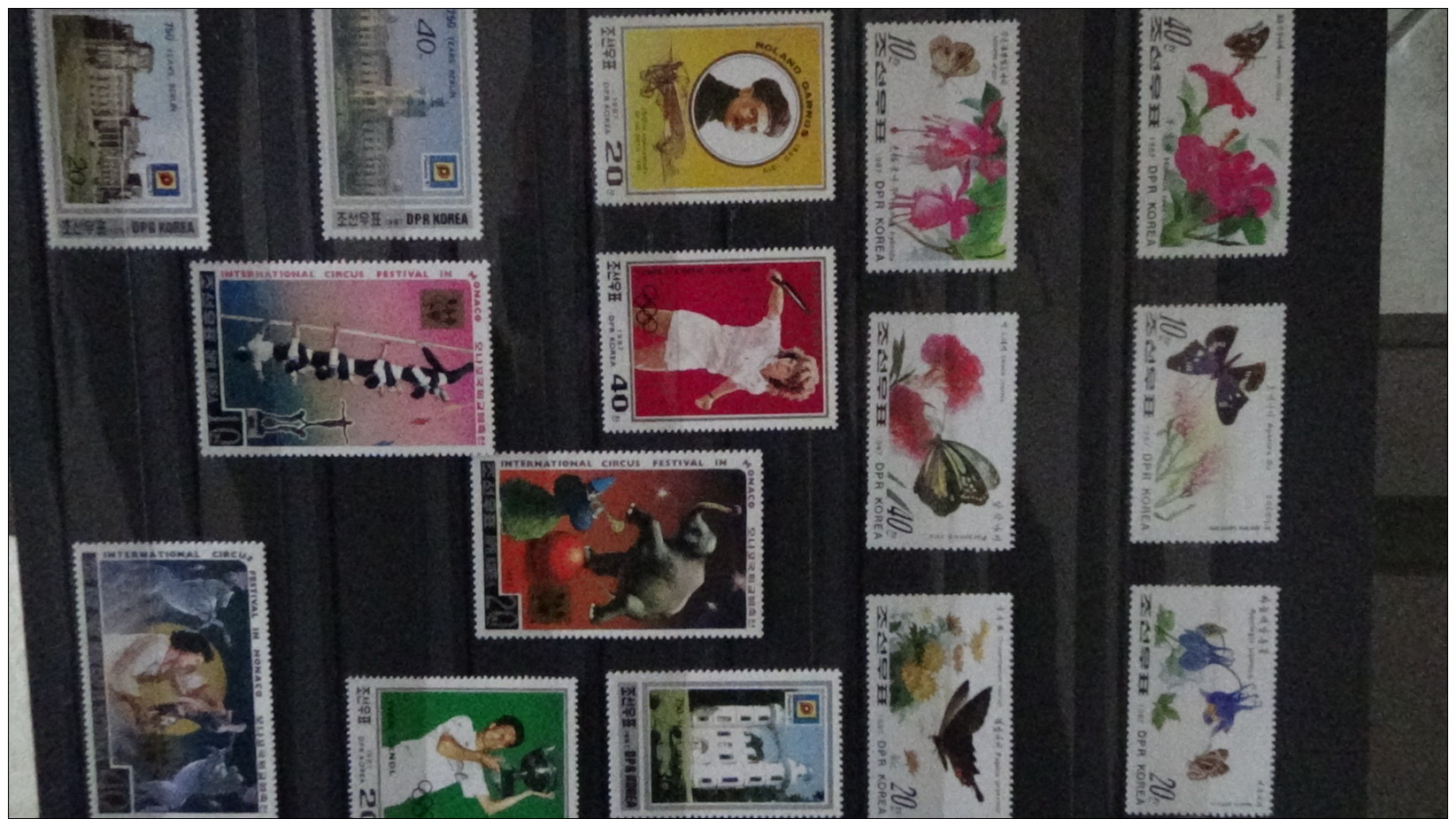 M Gros album de timbres et blocs ** du monde dont France. Très belle côte  !!!