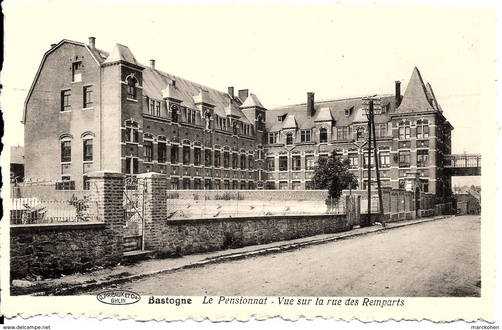 BASTOGNE (6600) : Le Pensionnat - Vue Sur La Rue Des Remparts. CPSM. - Bastogne